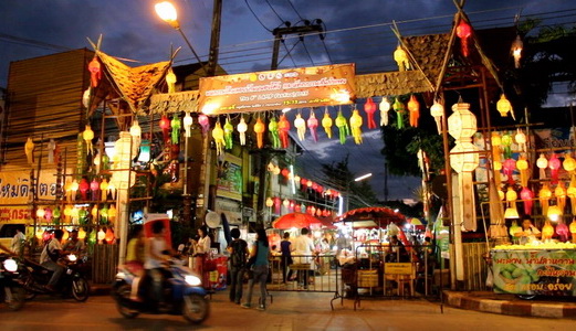 เทศกาลปล่อยโคมลอย-เชียงใหม่-ปี-2558