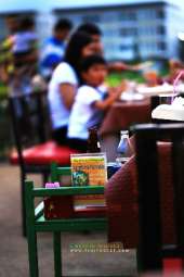 ให้อาหารแกะ-ร้านอาหารถ่ายรูป-ที่คลอง-6-ธัญบุรี-คันทรีเพลส