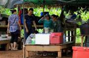 ร่วมสร้างกุศลเทพื้นโรงครัวที่-สำนักสงฆ์แม่น้าน้อย-เทปูน-แม่น้ำน้อย