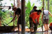 ร่วมสร้างกุศลเทพื้นโรงครัวที่-สำนักสงฆ์แม่น้าน้อย-เทปูน-แม่น้ำน้อย