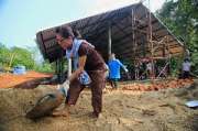 ร่วมสร้างกุศลเทพื้นโรงครัวที่-สำนักสงฆ์แม่น้าน้อย-เทปูน-แม่น้ำน้อย