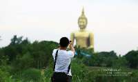 วัดม่วง-อ่างทอง-พระอุโบสถล้อมรอบด้วยกลีบบัวใหญ่ที่สุดในโลก