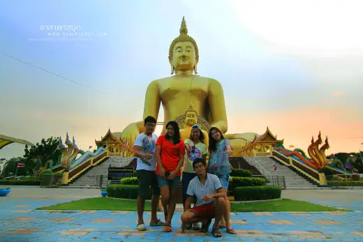 วัดม่วง อ่างทอง - พระอุโบสถล้อมรอบด้วยกลีบบัวใหญ่ที่สุดในโลก