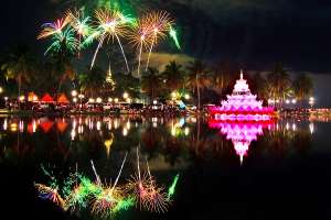 สถานที่จัดงานลอยกระทง-2558-จากทั่วไทย-ที่นิยมไปลอยกันมากที่สุด