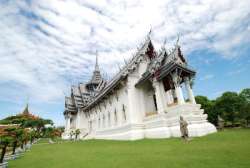 ลอยกระทงรำลึก-พระราชาแห่งสายน้ำ