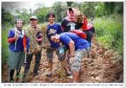 ปลูกพืชให้ช้าง-สร้างอาหารให้สัตว์ป่าเฉลิมพระเกียรติ-กระทิงแดง-hand-up-แก่งกระจาน