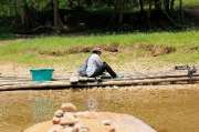 ร่วมสร้างกุศลเทพื้นโรงครัวที่-สำนักสงฆ์แม่น้าน้อย-เทปูน-แม่น้ำน้อย