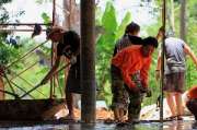 ร่วมสร้างกุศลเทพื้นโรงครัวที่-สำนักสงฆ์แม่น้าน้อย-เทปูน-แม่น้ำน้อย